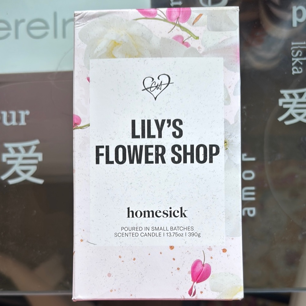 Lily's Flower Shop Scented Candle - Pink and White